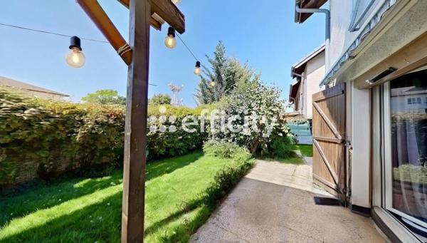 Maison
         4 pièces
        - 80 m² 395 000 € *