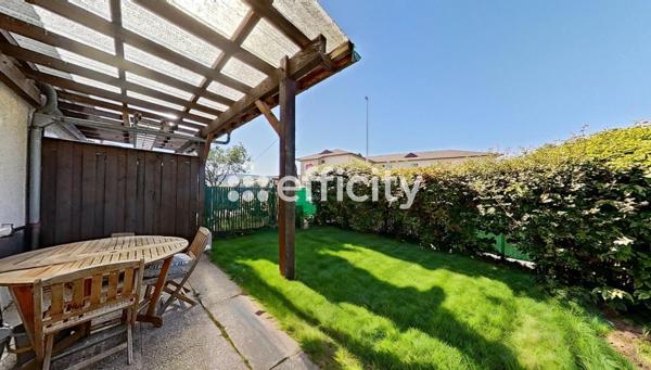 Maison
         4 pièces
        - 80 m² 395 000 € *