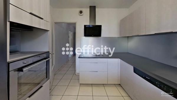 Maison
         4 pièces
        - 80 m² 395 000 € *