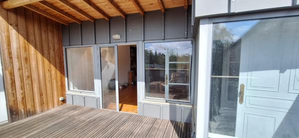 Bourg En Bresse ,en hyper centre , belle maison de ville  avec 2 logements de  262 m2 + avec studio independant + local commercial loué sur 275 m2 de terrain clos