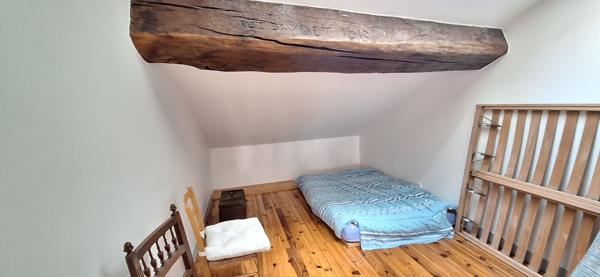 Bourg En Bresse ,en hyper centre , belle maison de ville  avec 2 logements de  262 m2 + avec studio independant + local commercial loué sur 275 m2 de terrain clos