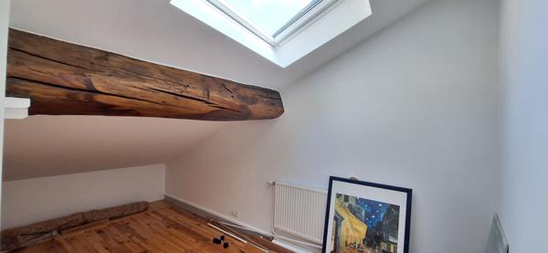 Bourg En Bresse ,en hyper centre , belle maison de ville  avec 2 logements de  262 m2 + avec studio independant + local commercial loué sur 275 m2 de terrain clos