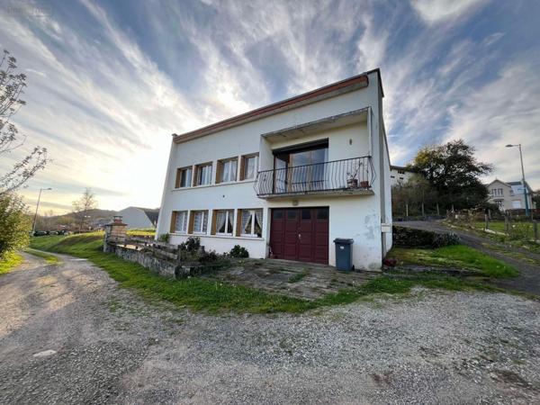 Maison individuelle à vendre à Ydes dans le Cantal (15210), ref : 62T-15029
