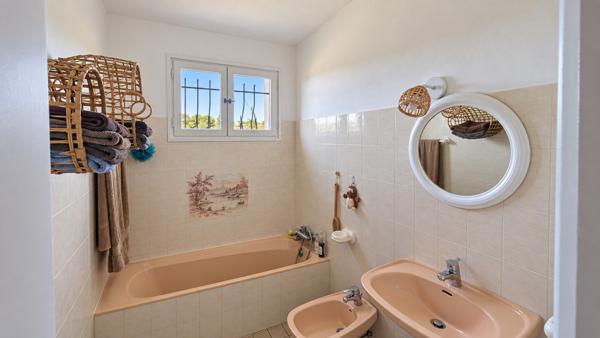LAURIS – VILLA 6 CHAMBRES – GRAND TERRAIN CONSTRUCTIBLE ET DIVISIBLE