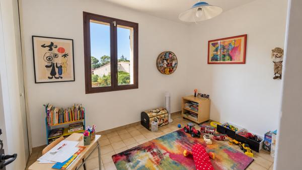 LAURIS – VILLA 6 CHAMBRES – GRAND TERRAIN CONSTRUCTIBLE ET DIVISIBLE