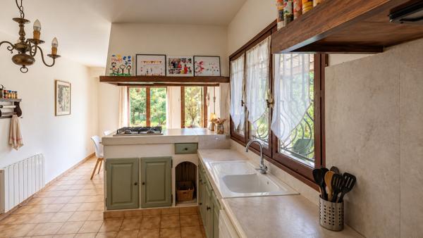 LAURIS – VILLA 6 CHAMBRES – GRAND TERRAIN CONSTRUCTIBLE ET DIVISIBLE