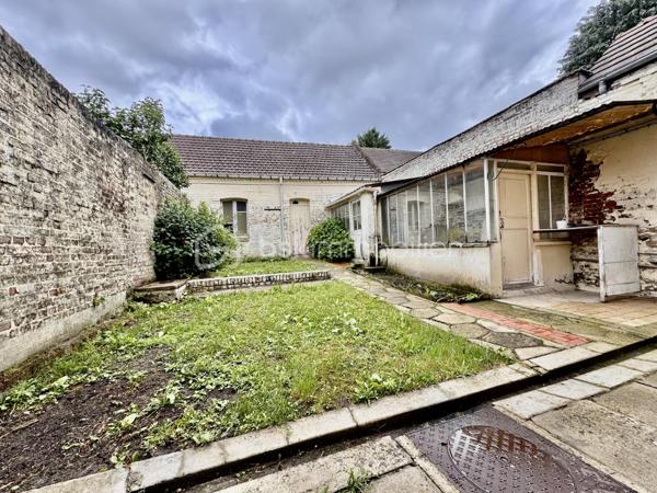 🏡 NOUVEAUTÉ - Rare sur le secteur située en plein centre ville d'estrées saint Denis ! 

Découvrez cette superbe maison de village familiale posée sur un magnifique terrain de 796 m², idéale pour les amoureux d'espace et de tranquillité.
Qelques rafraichissements à prévoir pour optimiser le potentiel de ce bien.

✨ Ce qui vous attend à l'intérieur :
        •	         RDC : Une entrée fonctionnelle avec placard, un garage, une pièce de vie chaleureuse avec cuisine aménagée ouverte, une salle d'eau et un WC indépendant.
        •	         À l'étage : L'espace parfait pour les enfants et les parents ! 4 chambres confortables, un vrai dressing et une  salle de jeux.

🌳 Côté jardin : Profitez d'un bel extérieur avec des bâtiments de rangement et surtout une superbe grange de 33 m², idéale pour un artisan, un projet d'atelier d'artiste !

Contactez-moi dès aujourd'hui pour planifier votre visite !

Estrées-Saint-Denis offre tous les avantages de la ville : écoles maternelles et primaires, collège, lycée agricole, restauration scolaire et périscolaire.  Médecins et professions paramédicales, une résidence accueille les personnes âgées, les commerces de proximité sont situés au centre-ville.
La vitalité d'une trentaine d'associations aussi bien sportives que culturelles en fait un lieu dynamique de rencontres et d'échanges. Les nombreuses installations sportives permettent à tous des loisirs variés.
L'environnement rural préservé, permet de vivre tranquillement, en restant proche de l'agglomération compiégnoise et fait d'Estrées-Saint-Denis une « ville à la campagne » où il fait bon vivre au XXIème siècle.
Votre agent commercial BSK immobilier, Francis BRICOUT (EI) inscrit au RCS de COMPIEGNE(60) n° 909  770 273
