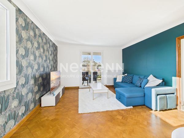 A vendre à Arpajon Sur Cère, sur terrain clos et arboré de 680 m², maison de type 5 avec garage