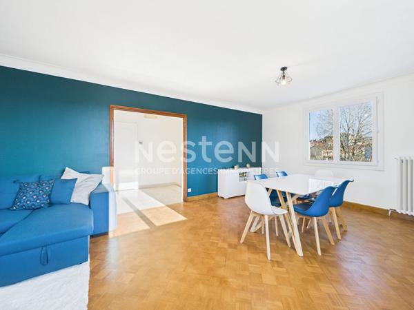 A vendre à Arpajon Sur Cère, sur terrain clos et arboré de 680 m², maison de type 5 avec garage