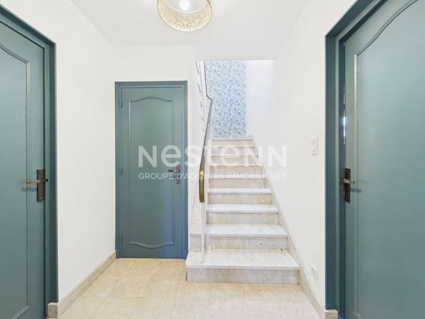 A vendre à Arpajon Sur Cère, sur terrain clos et arboré de 680 m², maison de type 5 avec garage