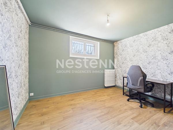 A vendre à Arpajon Sur Cère, sur terrain clos et arboré de 680 m², maison de type 5 avec garage