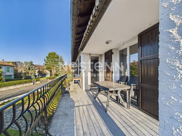 A vendre à Arpajon Sur Cère, sur terrain clos et arboré de 680 m², maison de type 5 avec garage