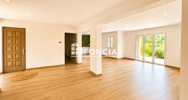 À vendre Maison 5 pièces 155 m² - Nîmes 30900