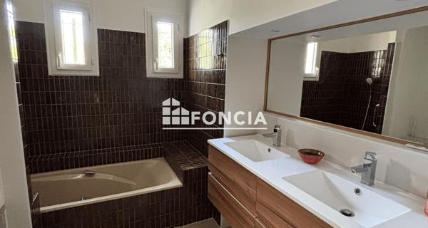 À vendre Maison 5 pièces 155 m² - Nîmes 30900