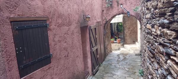 À vendre - Maison mitoyenne 1 côté, 3 pièces située à Tomino (20248)