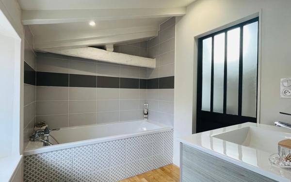 Maison à vendre    3 pièces • 106 m2 Rochefort