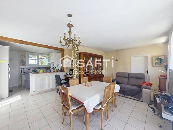 Plain-pied fonctionnel avec extérieur et emplacement idéal.