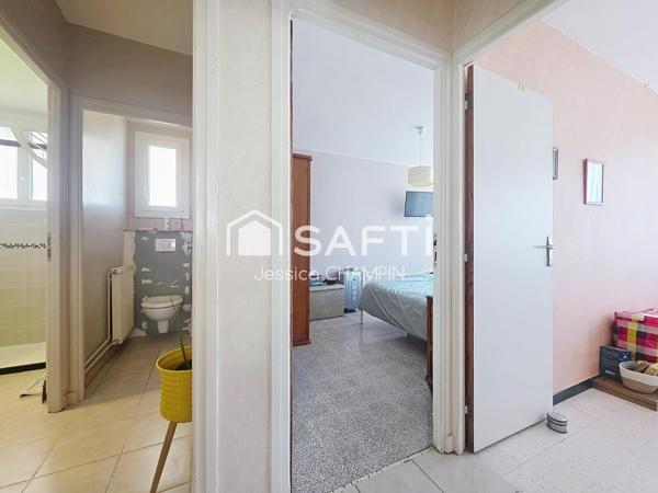 Plain-pied fonctionnel avec extérieur et emplacement idéal.