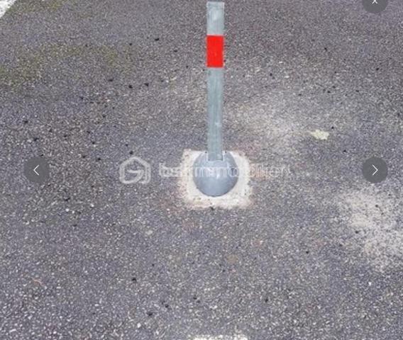Place de stationnement extérieur
Très proche de la gare d'Auray,
Place de parking extérieur dans une résidence sur la commune de brech avec une barre de sécurité et un accès facile.
Vous pourrez déposer votre voiture et rejoindre la gare d'Auray rapidement.
Idéal investisseur qui souhaite louer cette place le parking recherchée.
Taxe foncière 15€ par an .
Charges copropriété 12€ par an
(Photo non contractuelle)