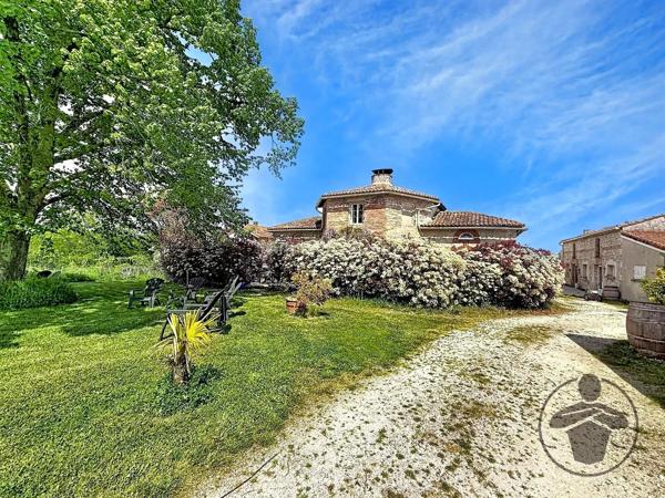 Vente                                                      Propriété
                        
                     10 pièces                      440 m2                     à Coutras