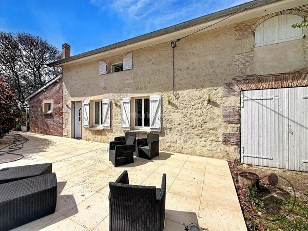 Vente                                                      Propriété
                        
                     10 pièces                      440 m2                     à Coutras