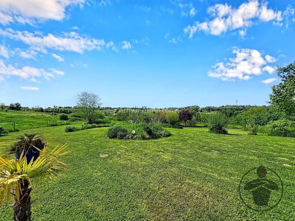 Vente                                                      Propriété
                        
                     10 pièces                      440 m2                     à Coutras