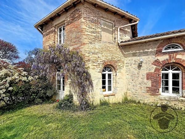 Vente                                                      Propriété
                        
                     10 pièces                      440 m2                     à Coutras