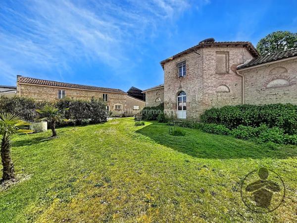 Vente                                                      Propriété
                        
                     10 pièces                      440 m2                     à Coutras
