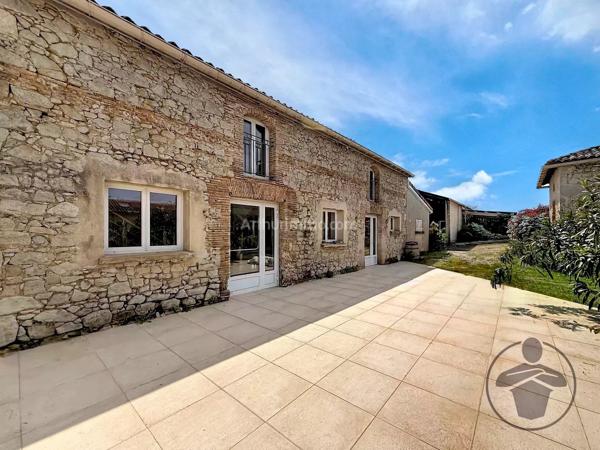 Vente                                                      Propriété
                        
                     10 pièces                      440 m2                     à Coutras
