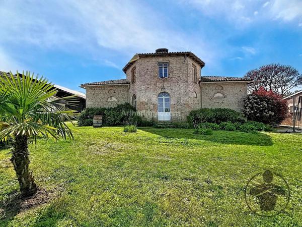 Vente                                                      Propriété
                        
                     10 pièces                      440 m2                     à Coutras
