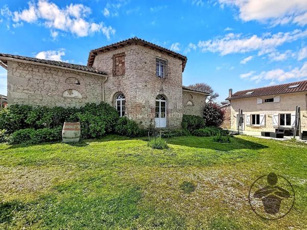 Vente                                                      Propriété
                        
                     10 pièces                      440 m2                     à Coutras