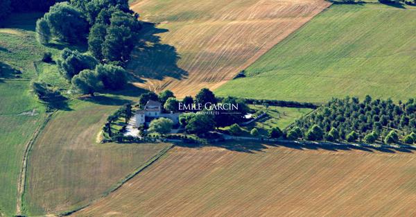 A vendre - Campagne provençale de près de 20 hectares - A Forcalquier