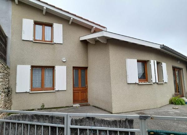 Maison à louer    3 pièces •  Saint-Martin-en-Haut