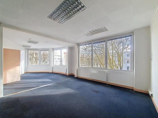 EXCLUSIVITÉ LORIENT : Ensemble de bureaux avec fort potentiel