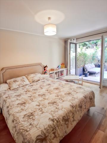 SURESNES Ecrin de verdure comme une maison