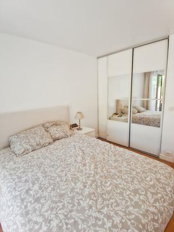 SURESNES Ecrin de verdure comme une maison