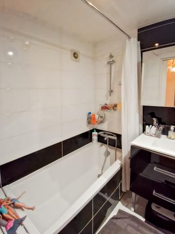 SURESNES Ecrin de verdure comme une maison