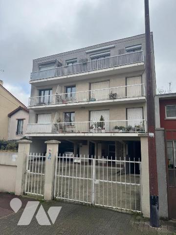 Sur la commune de MONTREUIL (93100) appartement de 2 pièces principales (cave et parking sous-sol)