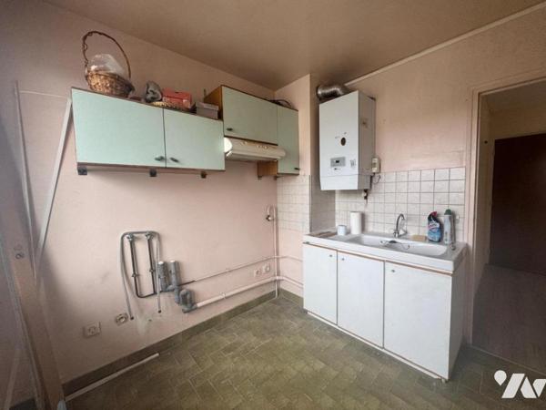 Sur la commune de MONTREUIL (93100) appartement de 2 pièces principales (cave et parking sous-sol)