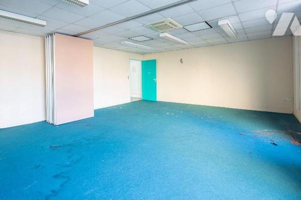 VENTE IMMO-INTERACTIF- LE BOUSCAT (33110) 49, rue Marceau -
Un immeuble à usage professionnel ...