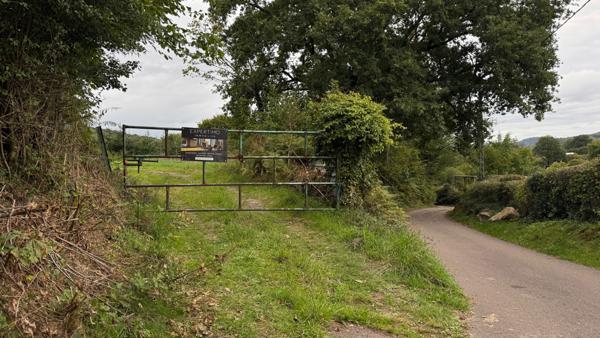 Saint-Martin-du-Puy (58140) Entrepot de 800 M2 sur 11135 M2 de terrain