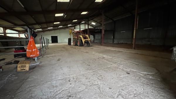 Saint-Martin-du-Puy (58140) Entrepot de 800 M2 sur 11135 M2 de terrain