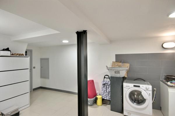 CENTRE VILLE MAIRIE MAGNIFIQUE MAISON MEULIERE ENTIEREMENT RENOVEE DPE C 5 PIECES 3 CHAMBRES S/SOL TOTAL JARDIN 300M2