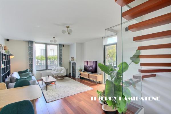 CENTRE VILLE MAIRIE MAGNIFIQUE MAISON MEULIERE ENTIEREMENT RENOVEE DPE C 5 PIECES 3 CHAMBRES S/SOL TOTAL JARDIN 300M2