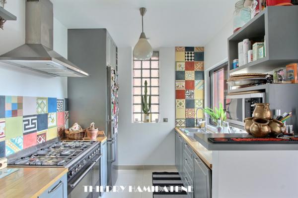 CENTRE VILLE MAIRIE MAGNIFIQUE MAISON MEULIERE ENTIEREMENT RENOVEE DPE C 5 PIECES 3 CHAMBRES S/SOL TOTAL JARDIN 300M2