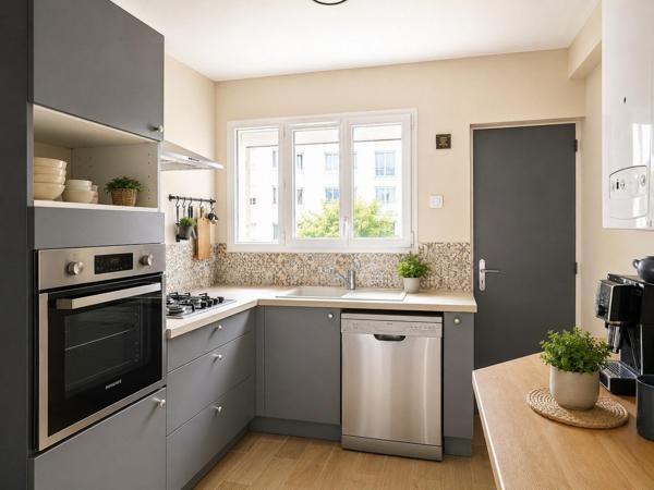 Un appartement spacieux, lumineux et parfaitement entretenu, à deux pas de toutes les commodités.
