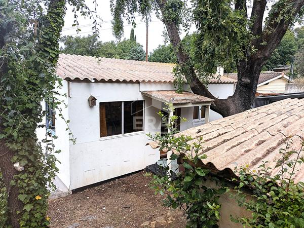 Opportunité rare Maison/ Chalet à rénover  AU CALME ABSOLU - Valbonne