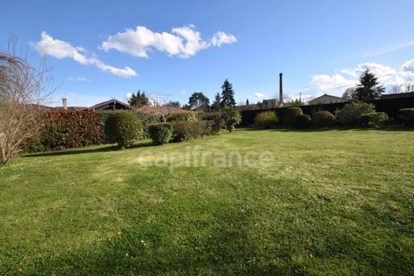 Maison 4 chambres, piscine, double garage, terrain clos 2189m2 à MARMANDE (47)