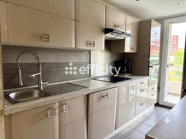 Appartement
         4 pièces
        - 82 m² 360 000 € *