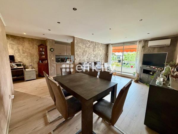 Appartement
         4 pièces
        - 82 m² 360 000 € *